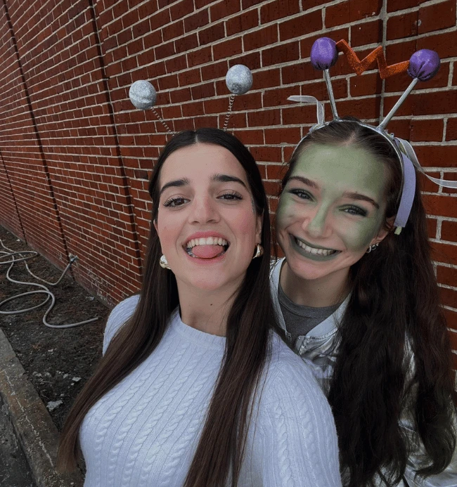 estudiantes de intercambio viviendo la spirit week en su high school